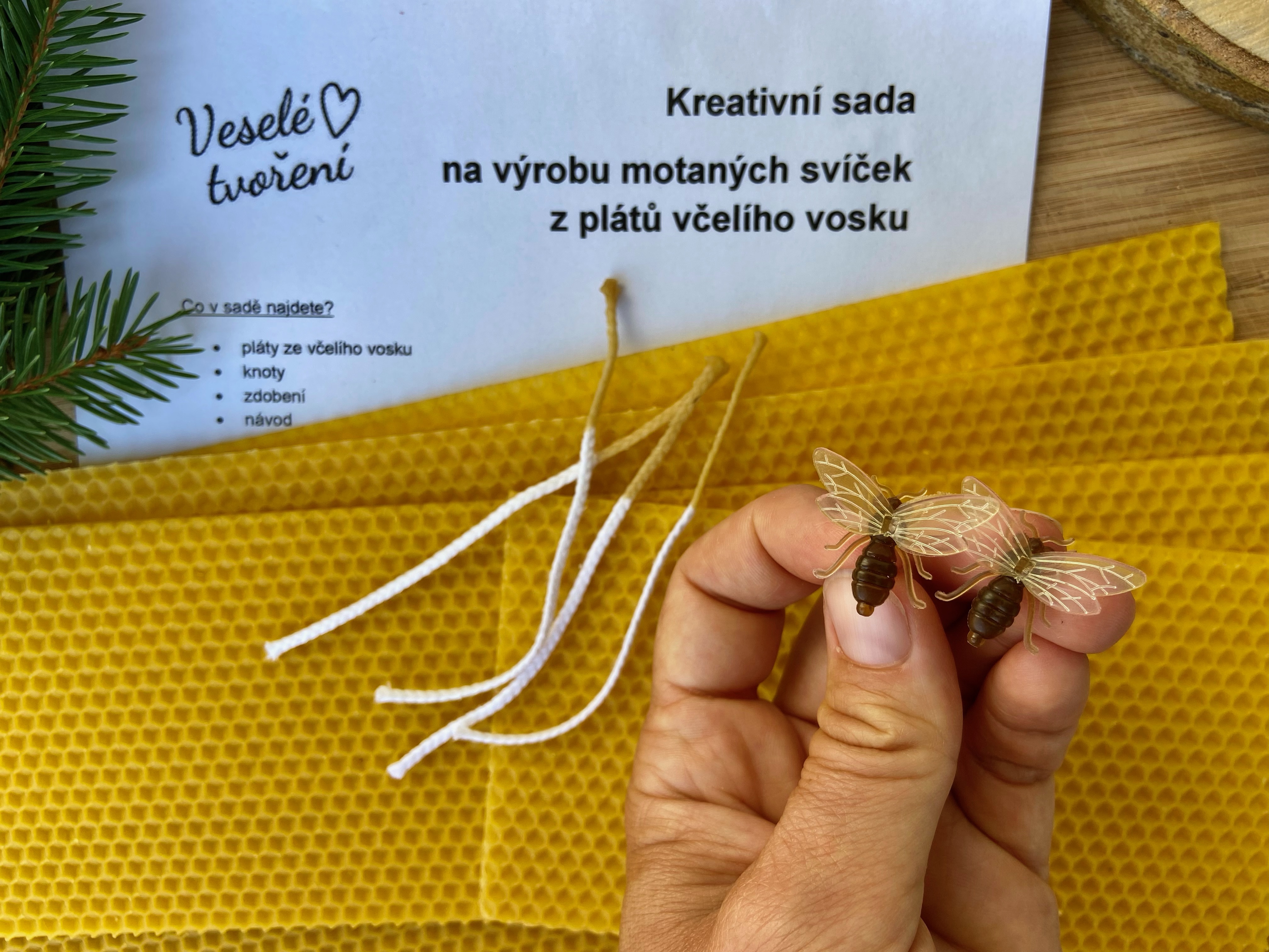 Sada na výrobu svíček "SVÍČKY SE VČELKOU"